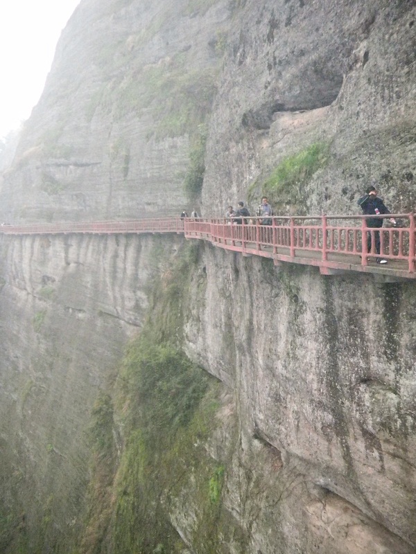 險(xiǎn)峻的崀山